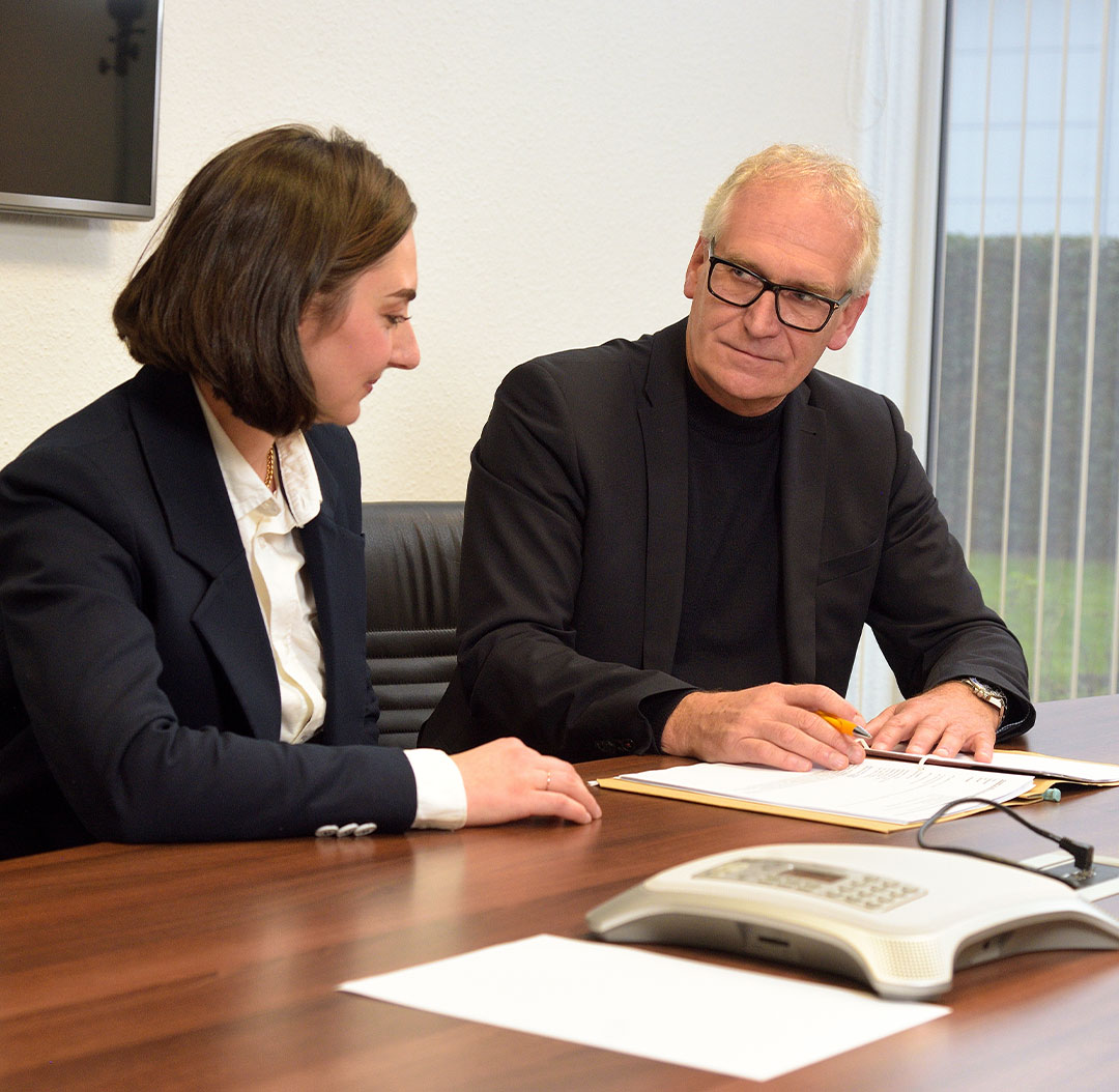 Gespräch zwischen den Anwälten